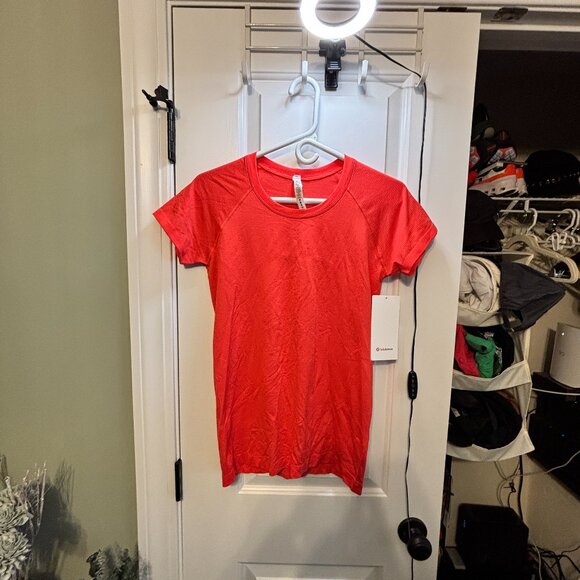 lululemon athletica Tops - NWT Lululemon Women's Size 8 Swiftly Tech Short Sleeve 2.0 Top